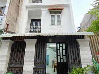 Nhà 3 tầng 200m2 đường xe hơi giá rẻ