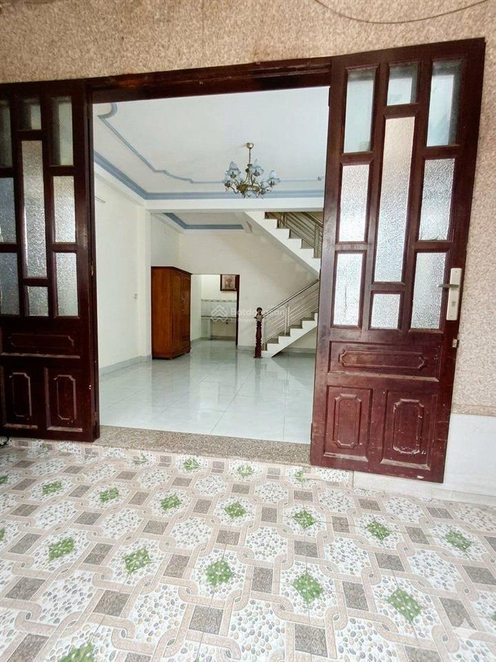 Nhà 3 tầng 200m2 đường xe hơi giá rẻ