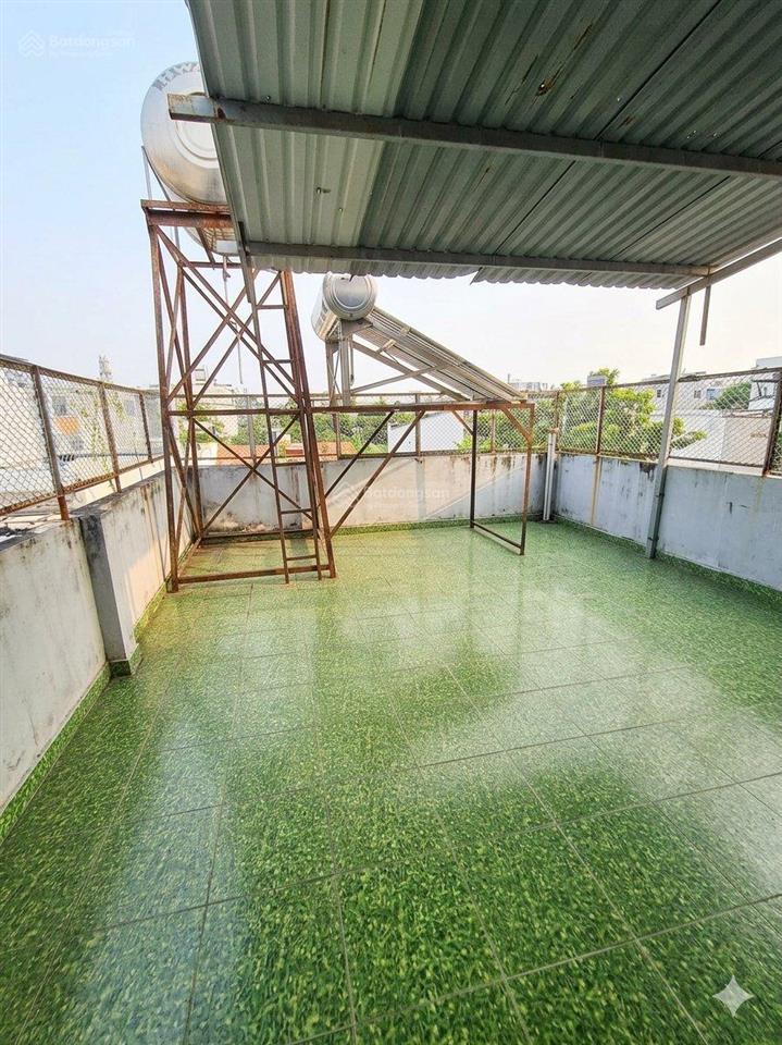 Nhà 3 tầng 200m2 đường xe hơi giá rẻ