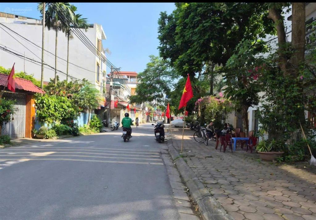 Bán mảnh đất đẹp rộng rãi đường thông ô tô vào thoả mái tại ngay tổ hợp chung cư ruby city phúc lợi