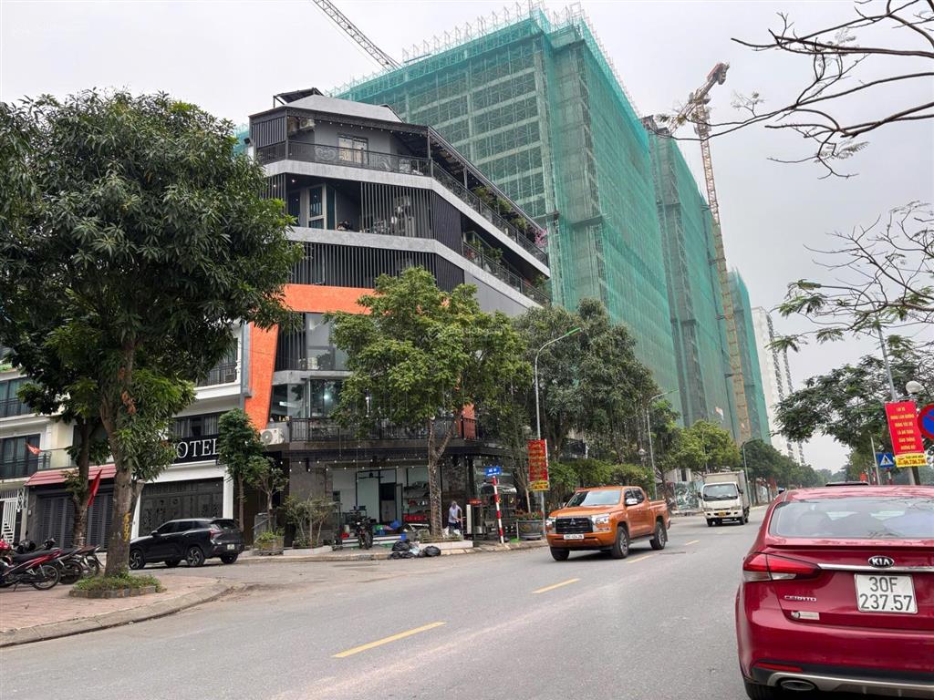Bán mảnh đất đẹp rộng rãi đường thông ô tô vào thoả mái tại ngay tổ hợp chung cư ruby city phúc lợi
