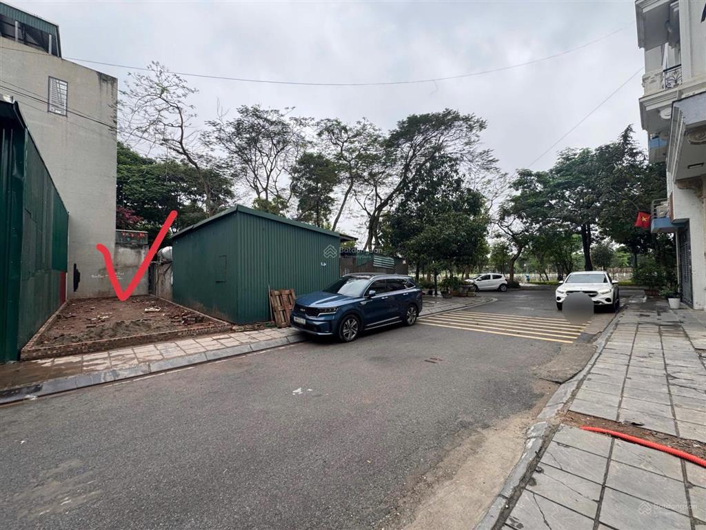 Chính chủ cần bán đất tđc thượng thanh  việt hưng  vỉa hè đường 13m  sát công viên hồ điều hoà