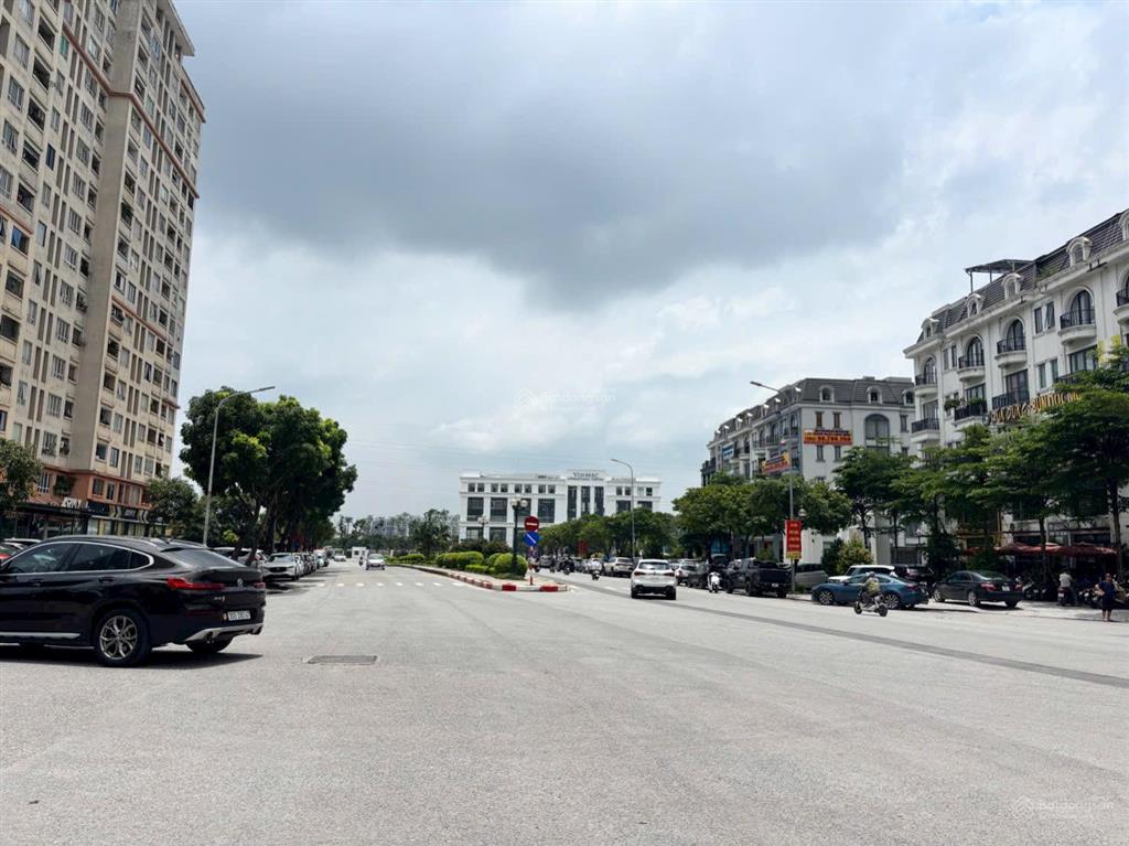 Bán mảnh đất đấu giá khu đô thị sài đồng, xây văn phòng cực đẹp, giá lại cực tốt.