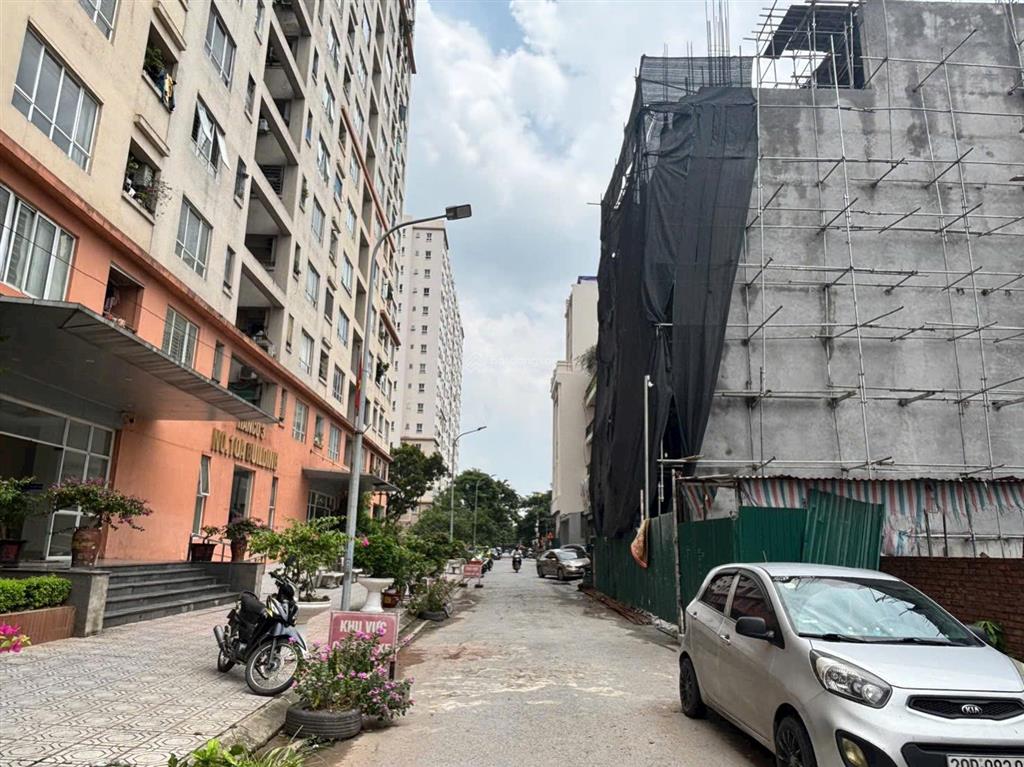 Bán mảnh đất đấu giá khu đô thị sài đồng, xây văn phòng cực đẹp, giá lại cực tốt.