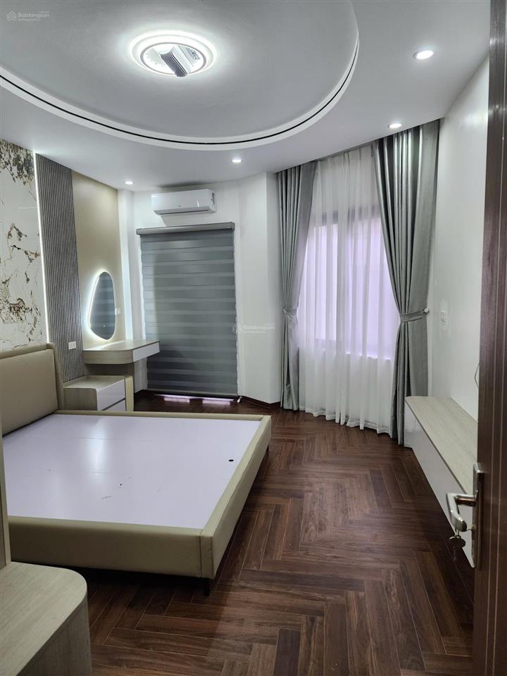 Bán nhà 6 tầng thang máy gara full đồ mới tinh ngay phố nguyễn sơn bồ đề long biên