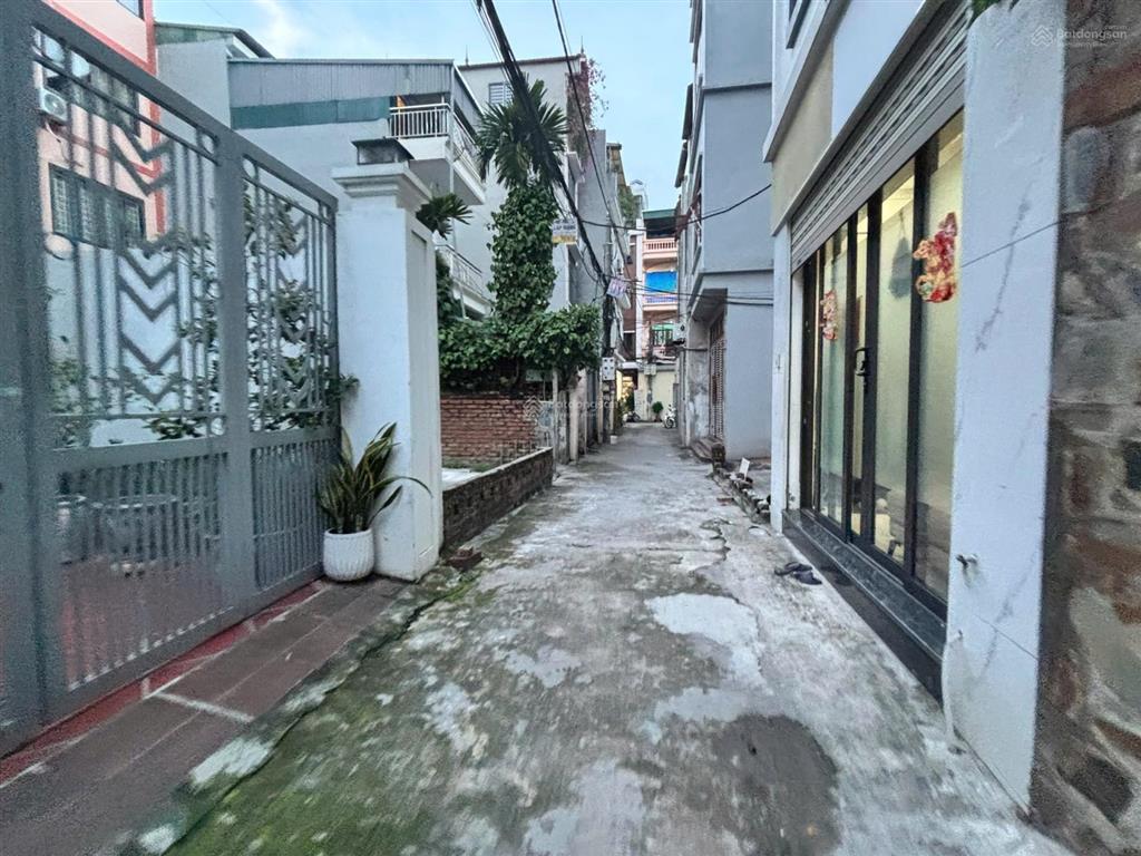 Bán nhanh nhà cấp 4, 2 mặt đường ngay trung tâm sài đồng không quy hoạch