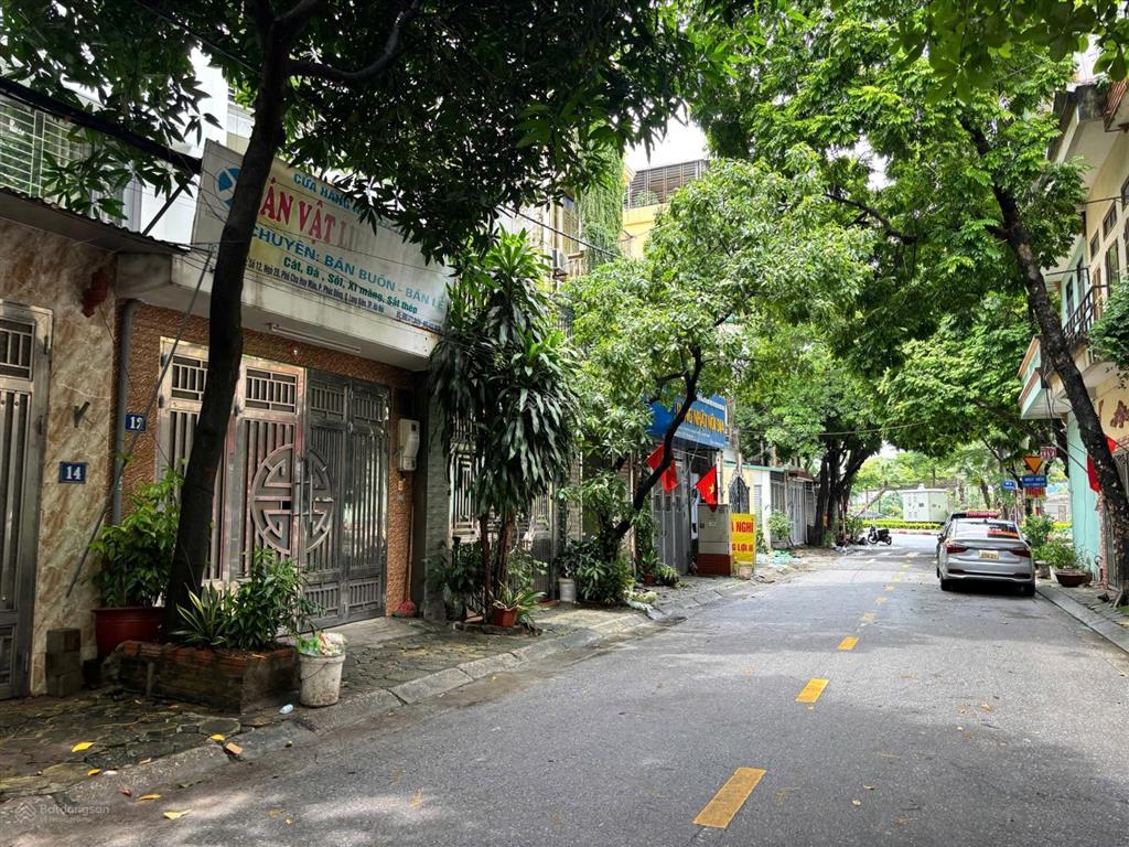 Bán nhanh căn nhà 4 tầng lô góc khu phân lô phố chu huy mân.