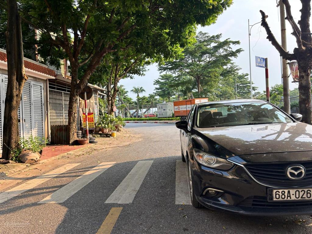 Bán nhanh căn nhà 4 tầng lô góc khu phân lô phố chu huy mân.
