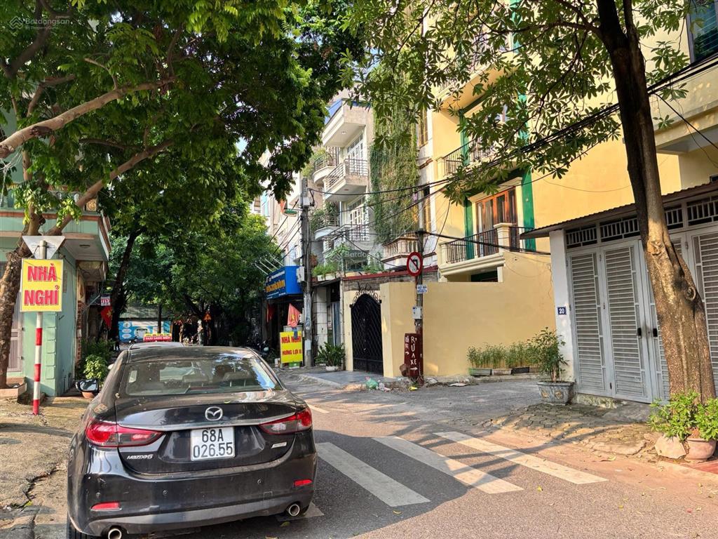 Bán nhanh căn nhà 4 tầng lô góc khu phân lô phố chu huy mân.