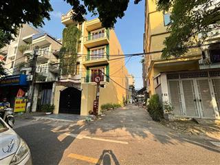 Bán nhanh căn nhà 4 tầng lô góc khu phân lô phố chu huy mân.