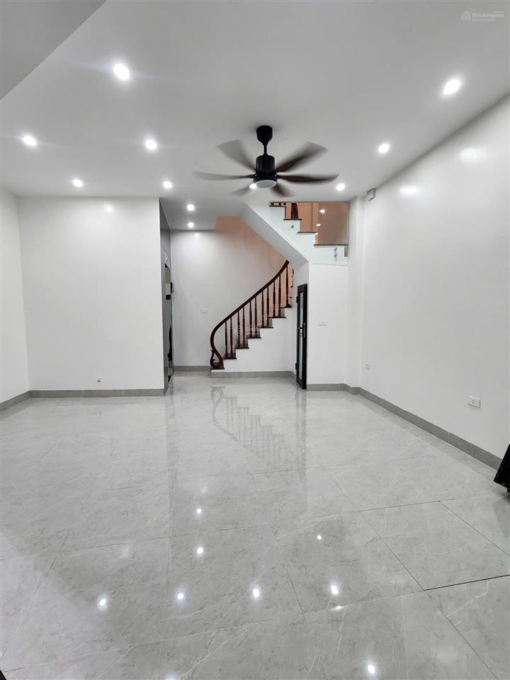 Bán nhà 6 tầng thang máy gara full đồ mới tinh ngay phố nguyễn sơn bồ đề long biên