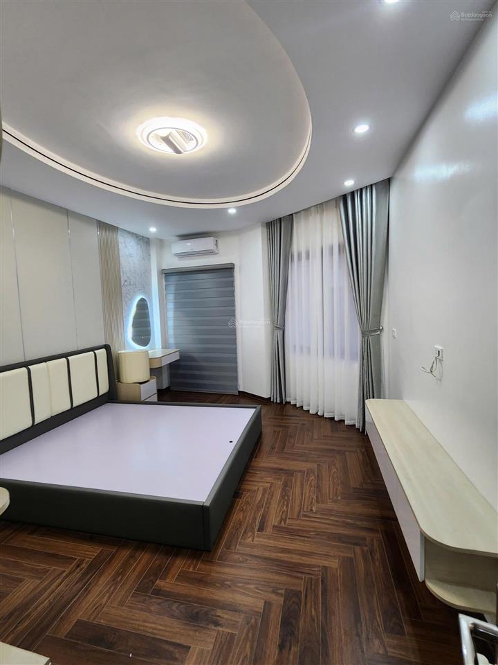 Bán nhà 6 tầng thang máy gara full đồ mới tinh ngay phố nguyễn sơn bồ đề long biên
