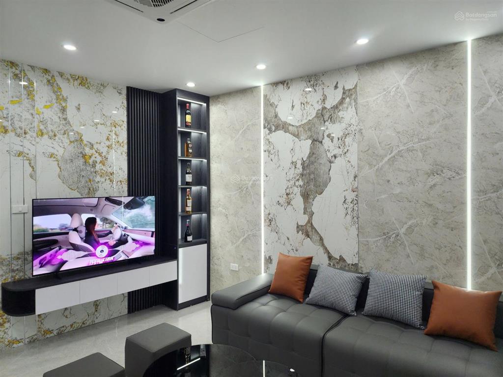Bán nhà 6 tầng thang máy gara full đồ mới tinh ngay phố nguyễn sơn bồ đề long biên
