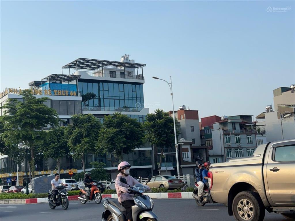 Bán căn nhà cấp 4 (lô đất) mặt hồ ngọc lâm  bồ đề  long biên