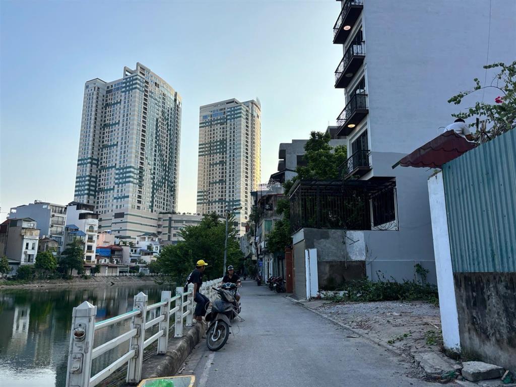 Bán căn nhà cấp 4 (lô đất) mặt hồ ngọc lâm  bồ đề  long biên