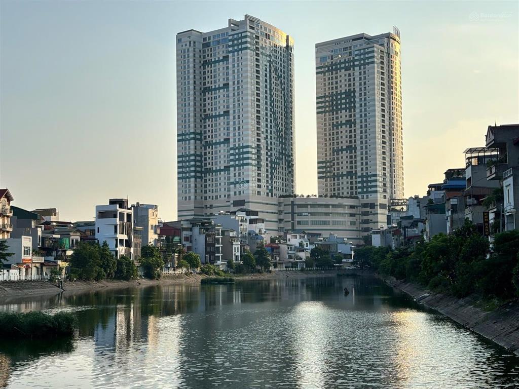 Bán căn nhà cấp 4 (lô đất) mặt hồ ngọc lâm  bồ đề  long biên