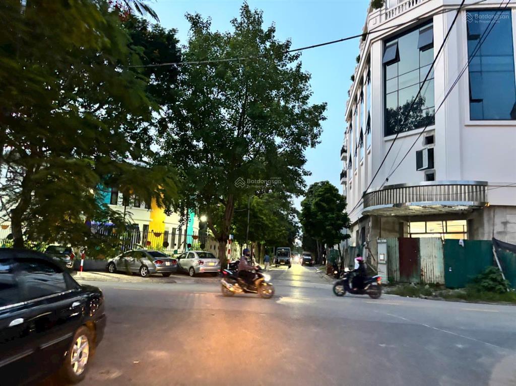 Đất phân lô khu đô thị sài đồng view công viên trường học thoáng vĩnh viễnrất hiếm.