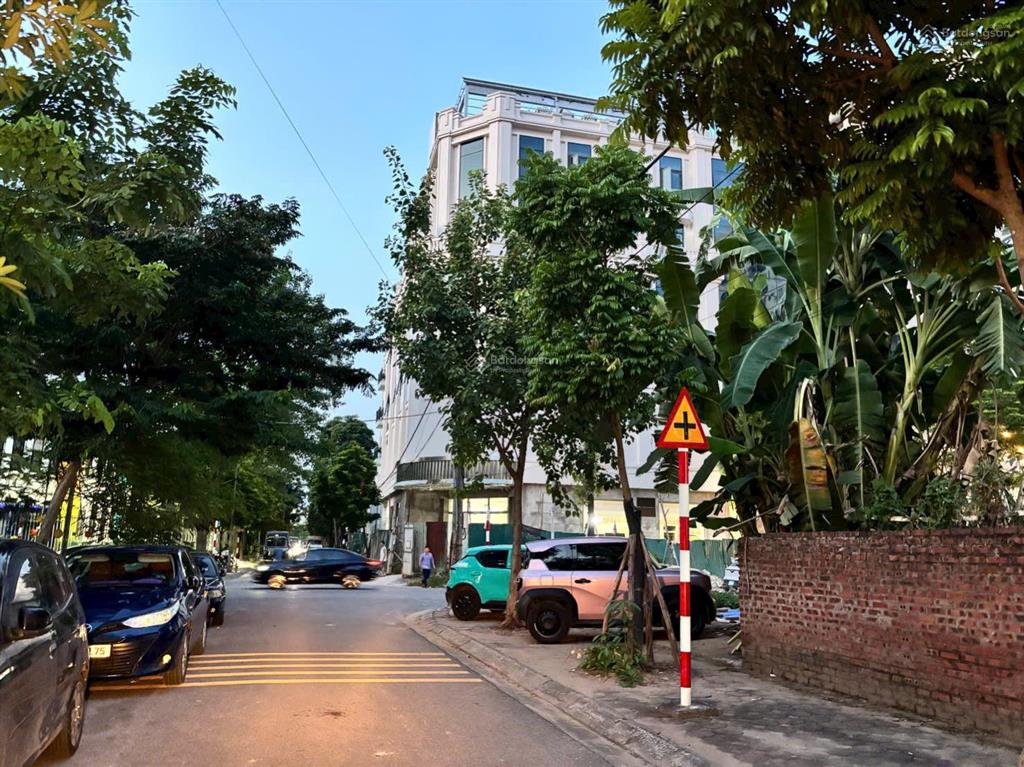 Đất phân lô khu đô thị sài đồng view công viên trường học thoáng vĩnh viễnrất hiếm.