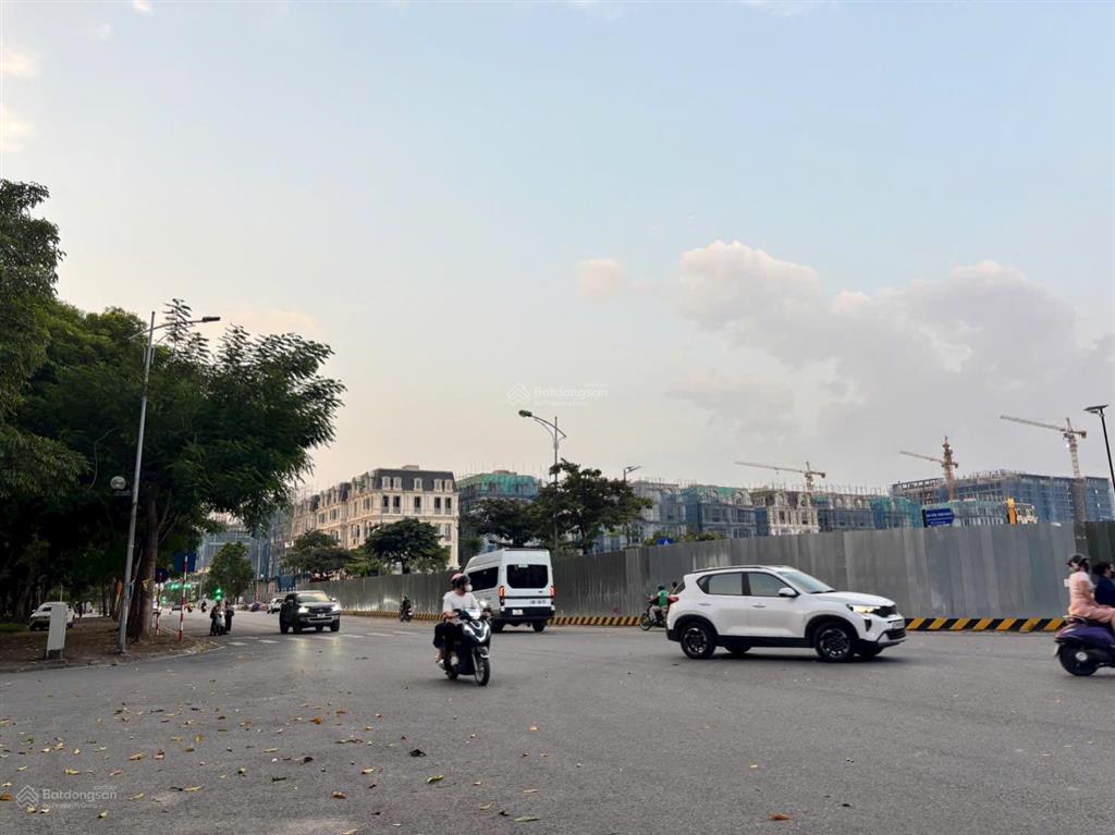 Hàng cực hiếm.
 bán nhà 3 tầng lô góc 2 mặt đường to mặt phố việt hưng đang kinh doanh đắt khách.