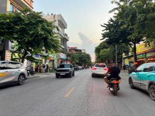 Hàng cực hiếm.
 bán nhà 3 tầng lô góc 2 mặt đường to mặt phố việt hưng đang kinh doanh đắt khách.