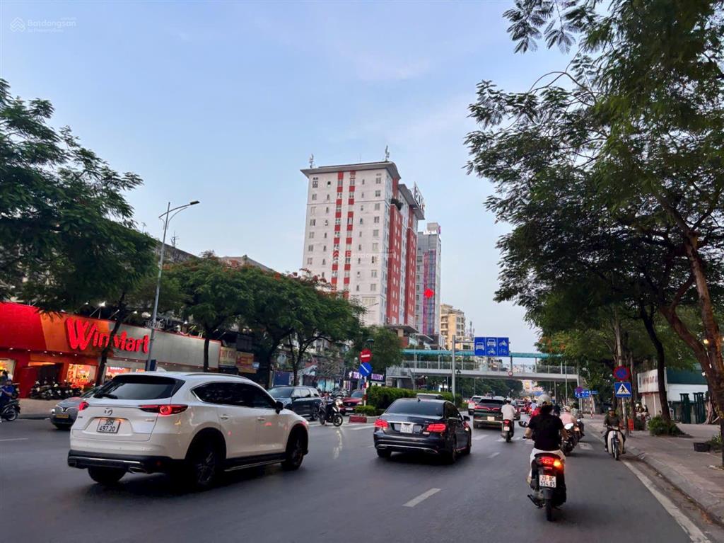 Bán căn hộ chung cư toà bidv mặt phố nguyễn văn cừ hướng đông nam cực kỳ thuận tiện.