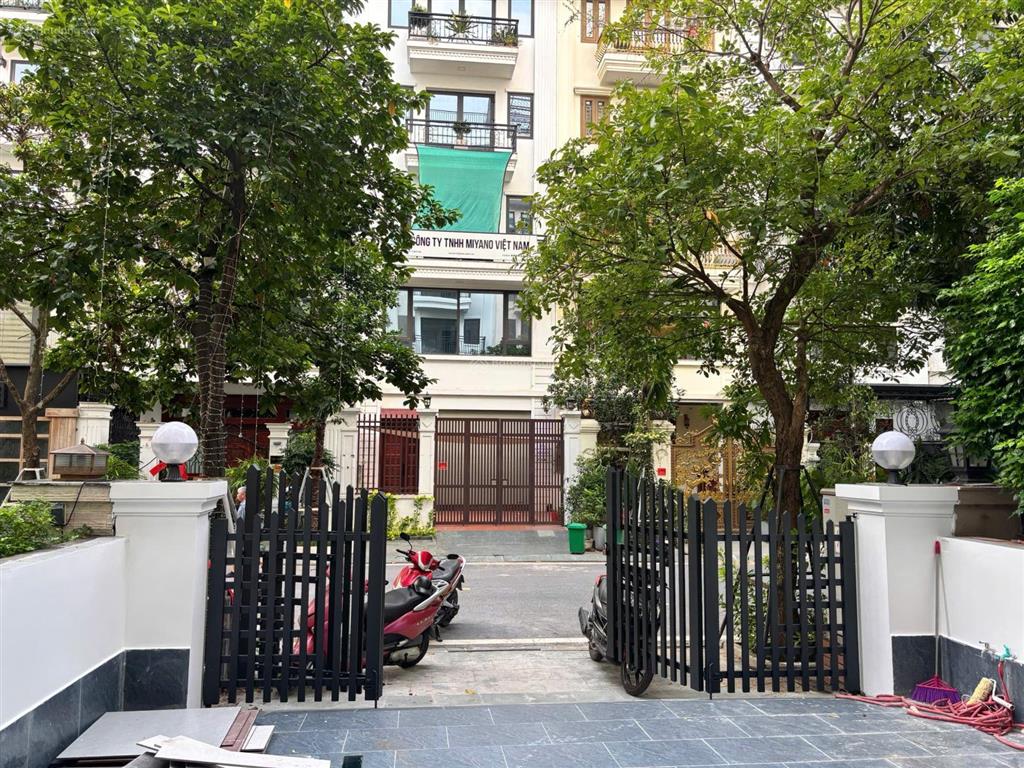 Cho thuê liền kề 6 tầng thang máy hoàn thiện mới tinh chưa ở bao giờ khu minh nhựa phố vip lâm hạ.