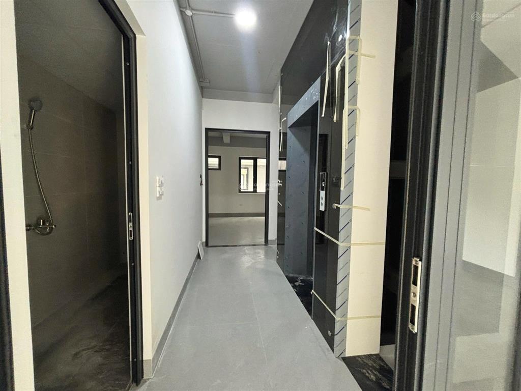 Cho thuê liền kề 6 tầng thang máy hoàn thiện mới tinh chưa ở bao giờ khu minh nhựa phố vip lâm hạ.
