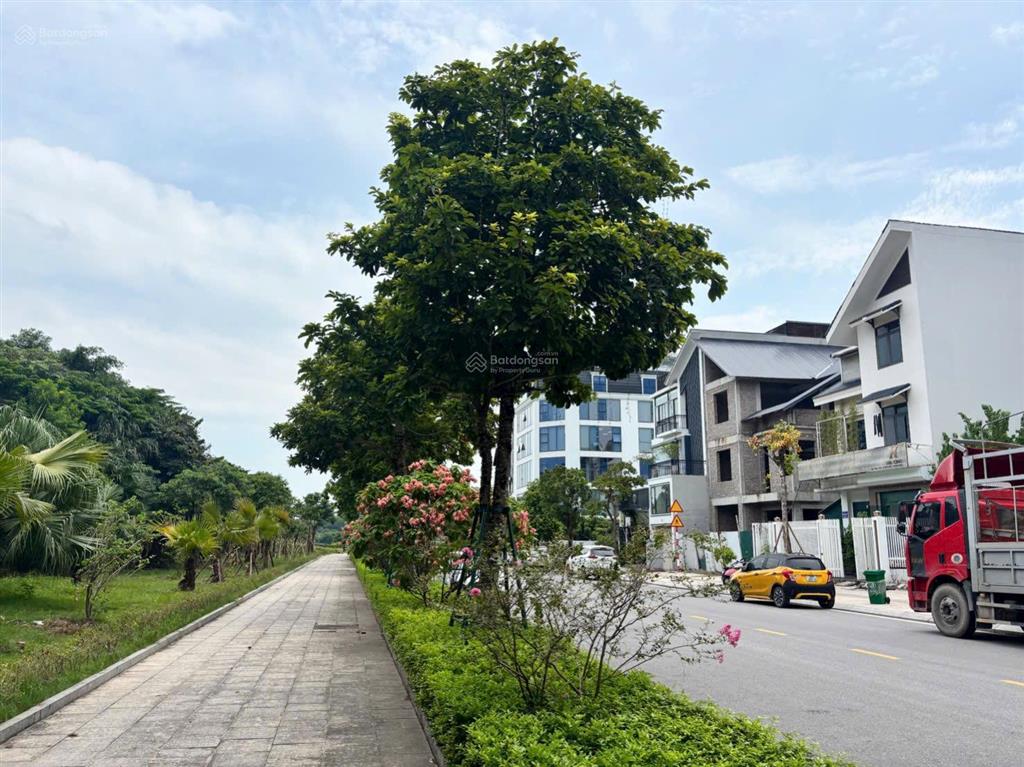 Cho thuê lâu dài căn biệt thự mặt sân golf long biên, vị trí đắc địa. làm gì cũng giá trị