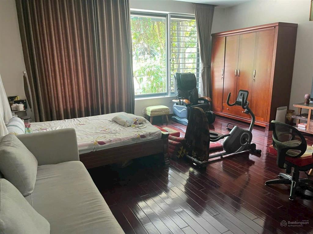 Bán căn biệt thự 3.5 tầng 2 mặt đường to mặt vườn hoa tại kđt đặng xá gia lâm.