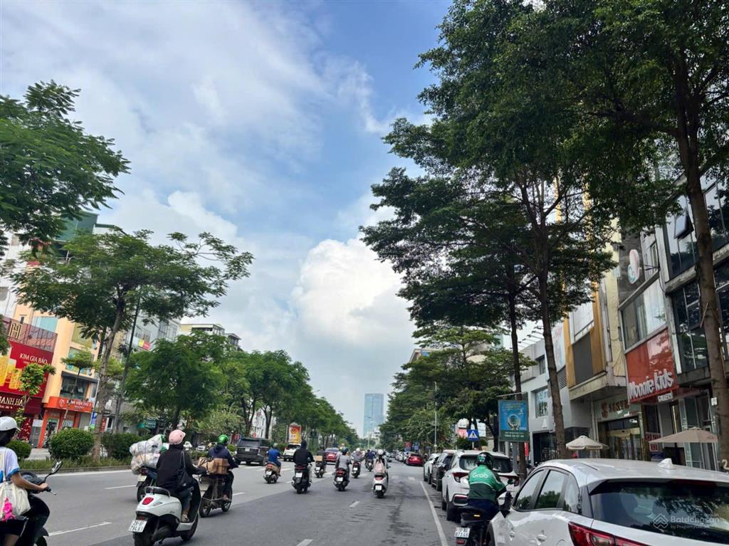 Bán tòa nhà 8 tầng 1 tầng hầm nhà 2 mặt phố xây mới hiện đại mặt phố xã đàn đường rộng 60m.
