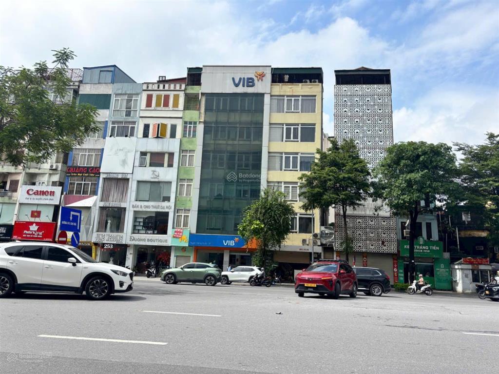 Bán tòa nhà 8 tầng 1 tầng hầm nhà 2 mặt phố xây mới hiện đại mặt phố xã đàn đường rộng 60m.