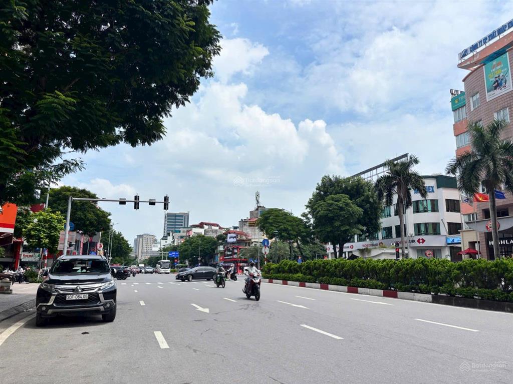 Bán nhà 5 tầng mặt phố nguyễn văn cừ, đoạn đẹp trung tâm nhất phố, ngay nút giao ngã tư nguyễn sơn.