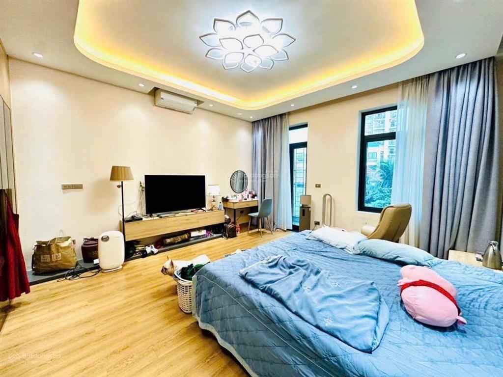 Bán căn nhà 6 tầng thang máy 2 mặt thoáng tại phố nguyễn sơn, long biên
