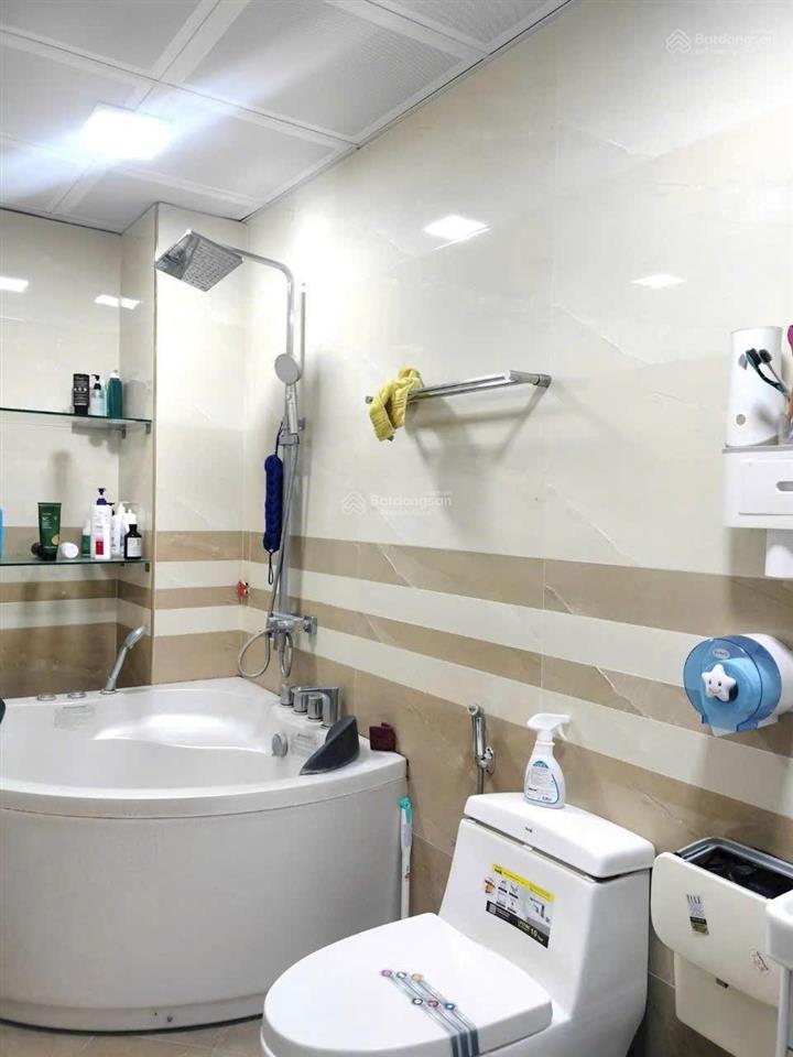 Bán căn nhà 6 tầng thang máy 2 mặt thoáng tại phố nguyễn sơn, long biên