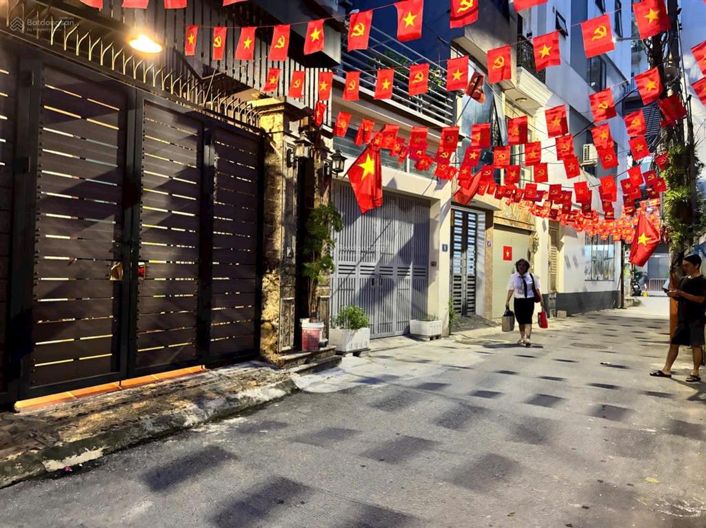 Bán căn nhà 6 tầng thang máy 2 mặt thoáng tại phố nguyễn sơn, long biên