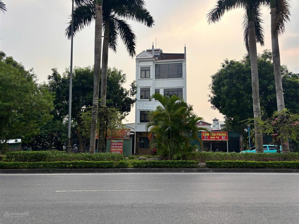 Bán mảnh đất lô góc 2 mặt đường to, rộng 1800m2 cho khách thích xây biệt phủ  nhà sân vườn