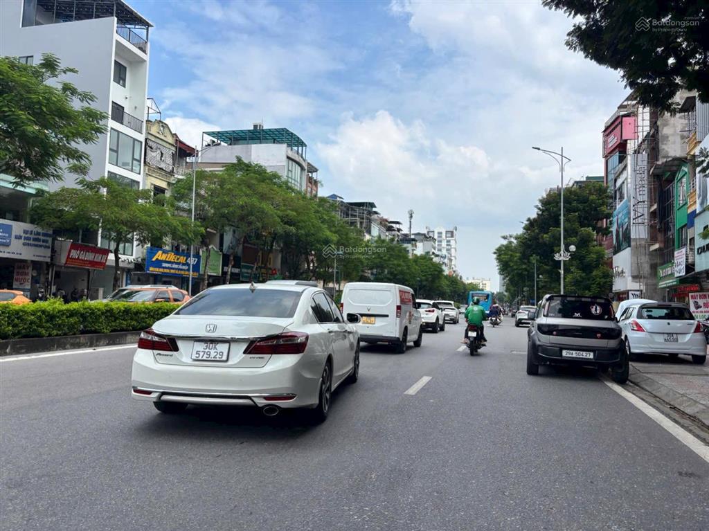 Bán nhà 5 tầng mặt phố nguyễn văn cừ, đoạn đẹp trung tâm nhất phố, ngay nút giao ngã tư nguyễn sơn.