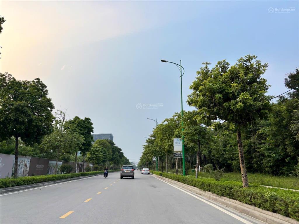 Bán nhà lô góc 2 mặt đường to khu phân lô quân đội cạnh aeon mall và sân golf long biên.