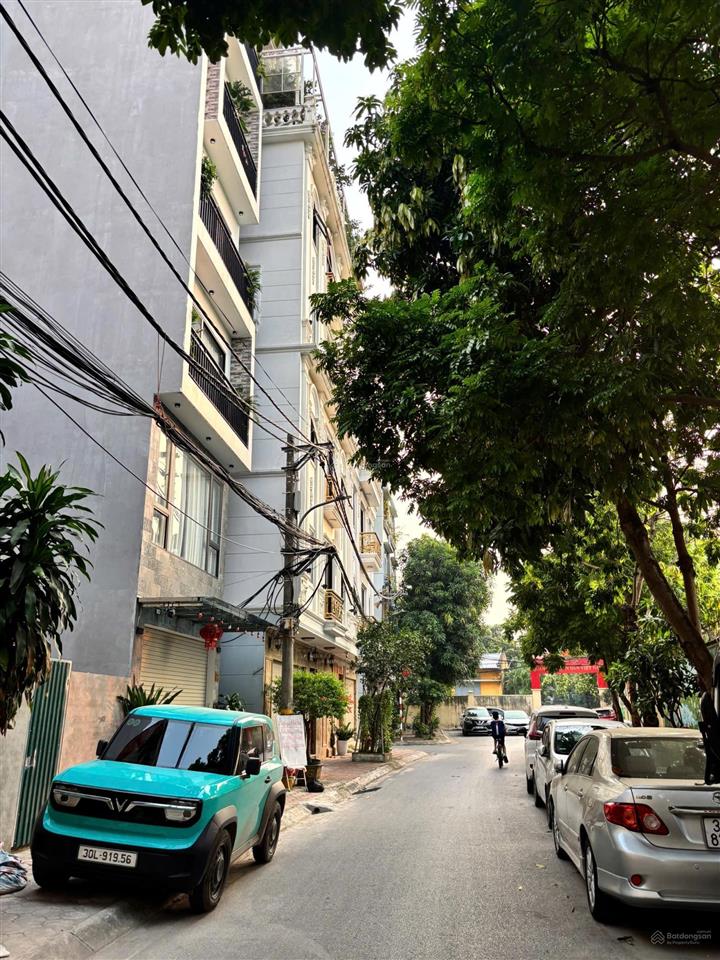 Bán nhà lô góc 2 mặt đường to khu phân lô quân đội cạnh aeon mall và sân golf long biên.
