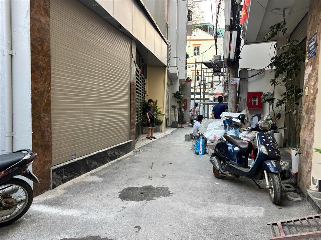 Bán nhà 3 tầng trong ngõ nông rộng 3m gần hồ, chợ, ủy ban phúc đồng cũ.