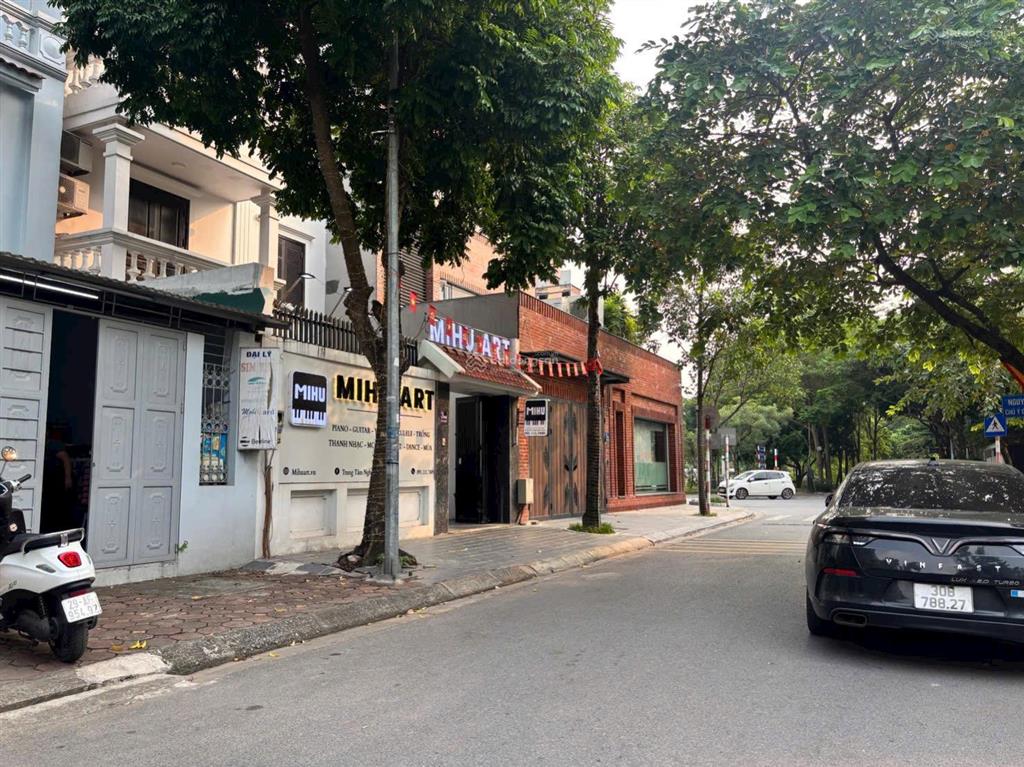 Bán căn liền kề vị trí kinh doanh đắc địa, gần hồ điều hoà sài đồng, long biên, hà nội.