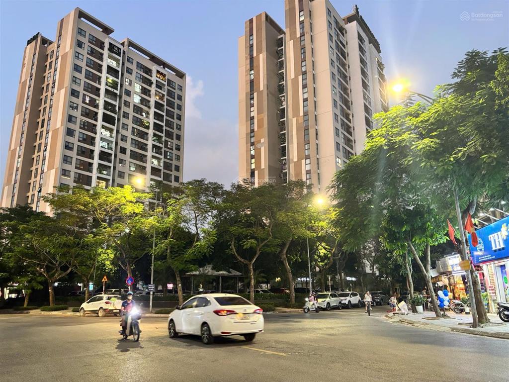 Bán liền kề 4 tầng mặt phố chính bùi thiện ngộ giữa lòng kđt việt hưng  long biên.