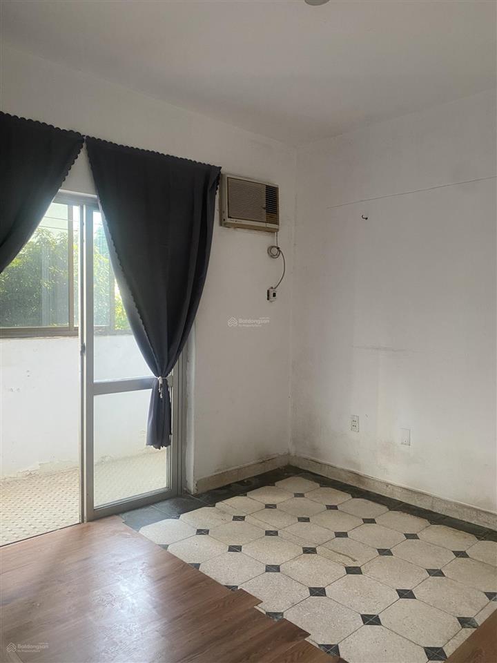 Cho thuê căn hộ 3 ngủ chung cư thấp tầng tại phố thạch bàn, long biên.