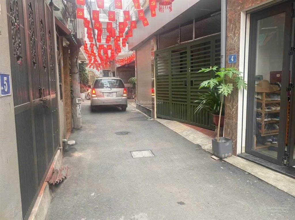 Bán nhà 3 tầng trong ngõ nông rộng 3m gần hồ, chợ, ủy ban phúc đồng cũ.