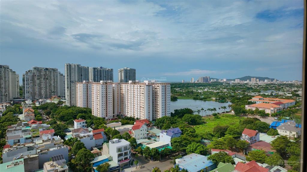 Bán nhà 2 mặt tiền khu đô thị chí linh, gần các tòa chung cư vị trí đẹp.