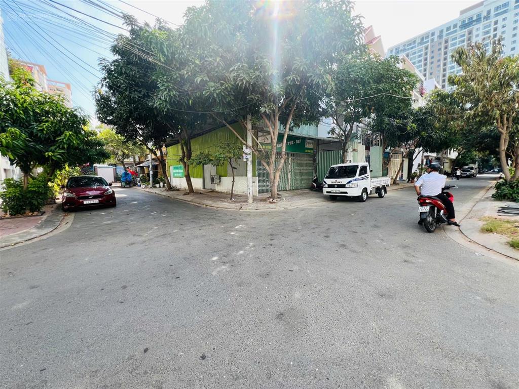Bán nhà 2 mặt tiền khu đô thị chí linh, gần các tòa chung cư vị trí đẹp.