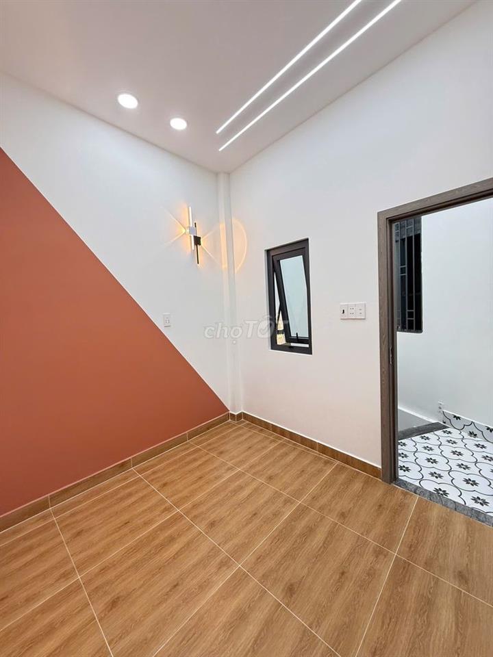 NHÀ TRUNG TÂM LINH CHIỂU THỦ ĐỨC, 2PN, SHR, HOÀN CÔNG, 20M RA MẶT TIỀN