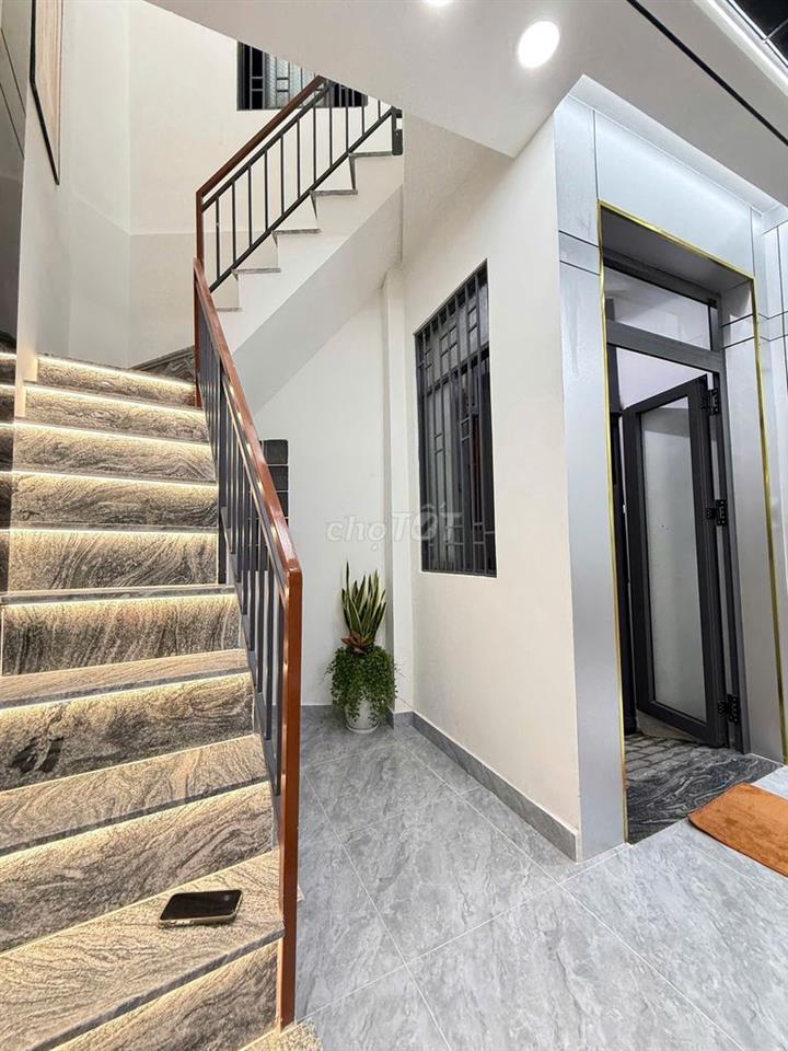 NHÀ TRUNG TÂM LINH CHIỂU THỦ ĐỨC, 2PN, SHR, HOÀN CÔNG, 20M RA MẶT TIỀN