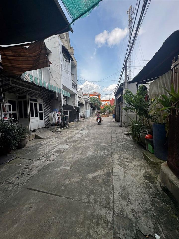 CHỦ GẤP BÁN Nhà 101m2 Đông Hòa 4PN ôtô trong nhà gần Vành Đai 3 còn TL