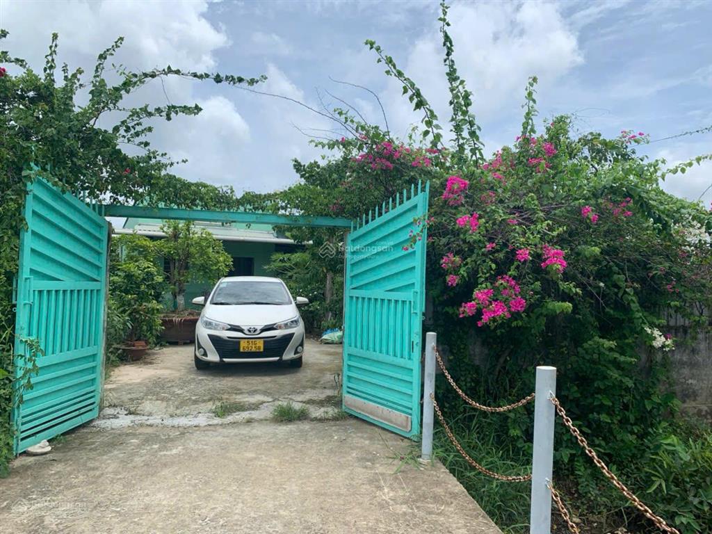 Cho thuê nhà vườn 1.200m² bình chánh hồ sen, sân rộng, nhiều cây xanh, ô tô vào tận nhà